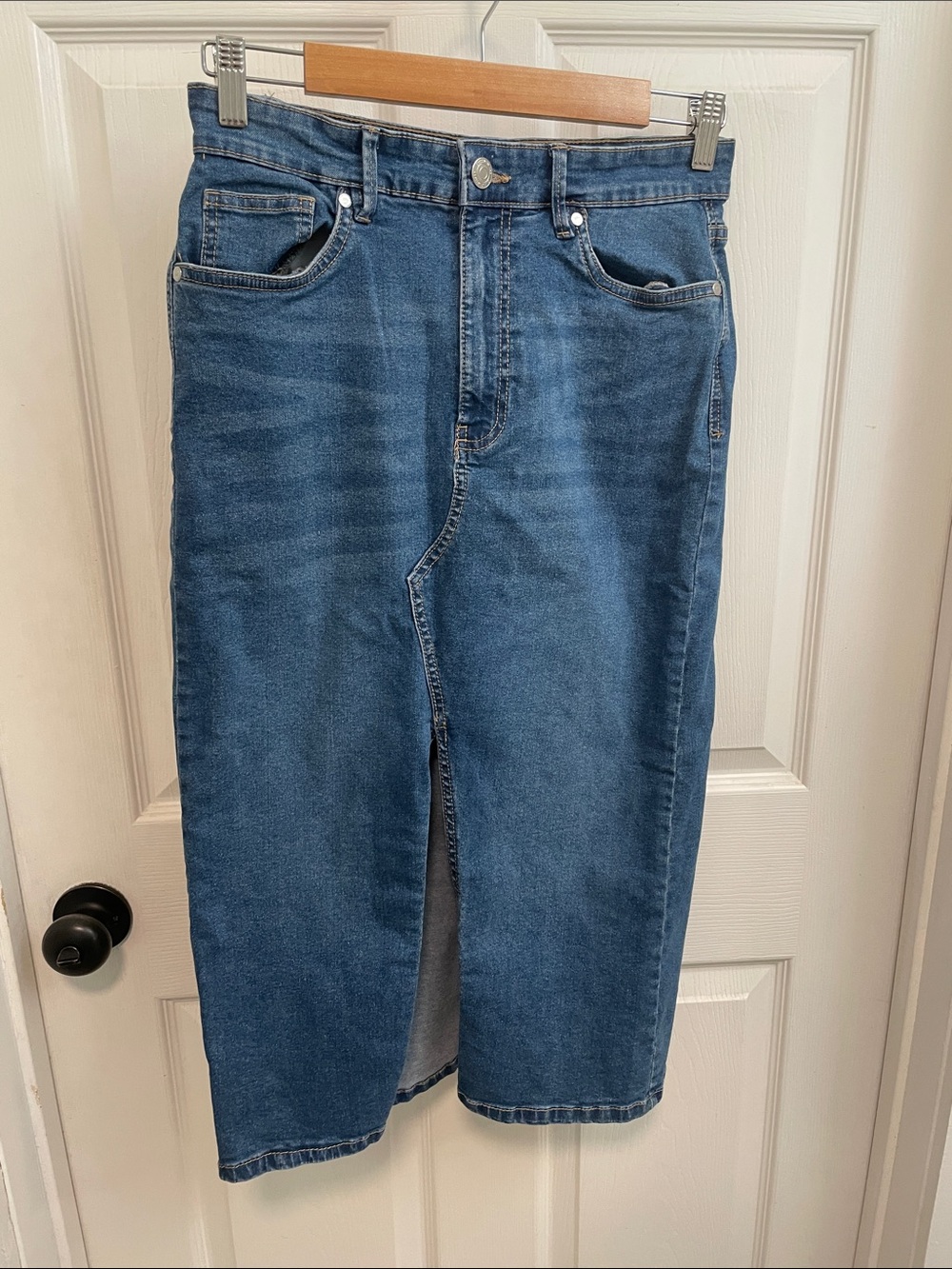 Serra Straight Denim Skirt in Medium Blue